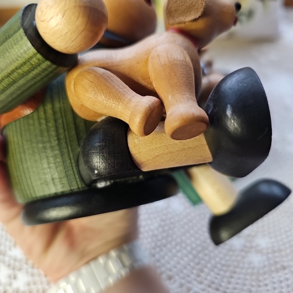 KWO Collection Made In Germany Shelf Sitter With A Fox Backpack And Dog On Lap - Picture 12 of 14